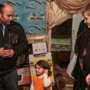 Рождественские подарки для многодетной семьи, лишившейся дома | МОО «Союз православных женщин»
