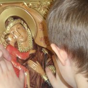 Воспитанники школы-интерната для слабовидящих детей получили в подарок рельефные иконы | МОО «Союз православных женщин»